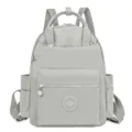 Minimalistischer grauer Nylon Rucksack für Damen, lässige Schultasche mit vielen Fächern. - Hellgrau