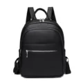 Élégant sac à dos noir en cuir pour femme avec poche avant matelassée et bretelles. - Noir