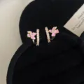 Equisite mikro-eingefasste Zirkon-Ohrringe mit süßem rosa Emaille-Design für Damen. - 2500 Kleine rosa Blumen