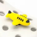 Breloque de chaussure avion jaune 3D pour sabots, décoration plastique mignonne pour sandales plage. - Avion Jaune