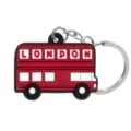 Detailopname van de schattige Londense dubbeldekkerbus PVC sleutelhanger met ring. - Dubbeldekker bus