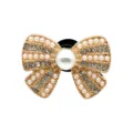 Colgante de zapato con lazo dorado con perlas y strass, elegante accesorio metálico para calzado. - Lazo / Dorado Blanco