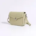 Bolso cruzado de cuero verde claro con cierre giratorio plateado, bolso elegante chic. - Albaricoque
