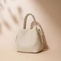Beige Leder Eimer Tasche, stilvoller geflochtener Griff, vielseitige Schulter und Crossbody. - Cremeweiß