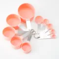 Set di misurini e cucchiai rosa con manici in acciaio inossidabile per cottura in cucina. - Set di 10 Tazze Misuratrici / Rosa chiaro