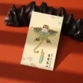 Marque-page en métal creux de style chinois avec pendentif exquis et carte design élégant - Tout Droit vers les Nuages