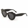 Modieuze glanzende zwarte zonnebril met bloemontwerp en grijze lenzen voor UV-bescherming. - M6181 Glanzend zwart frame met grijze glazen