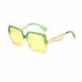 Occhiali da sole alla moda sfumati verde e giallo con aste in metallo intagliate. - Sfumatura Verde Giallo