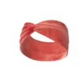 Primo piano dettagliato della fascia per capelli tie-dye rossa con morbido tessuto elastico. - Tie-Dye #5