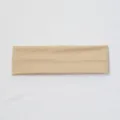 Close-up detail van de effen elastische sporthoofdband, zachte en zweetabsorberende stof. - Khaki
