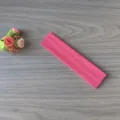 Bandeau de yoga rose uni, elastique et absorbant la transpiration, ideal pour le sport. - Rose rouge