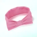 Roze stof strik haarband detailopname, schattig kinder haaraccessoire close-up zicht. - Dieproze
