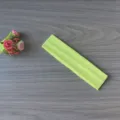 Bandeau de sport yoga uni vert néon élastique et absorbant la sueur pour accessoire de fitness. - Vert clair