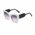 Occhiali da sole cat eye montatura bianca con lenti sfumate viola rosa e design di moda. - Montatura Bianco Solido Viola Rosa