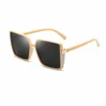 Grandes lunettes de soleil carrees pour femmes avec monture beige elegante et verres gris. - Monture Blanc Cassé Verres Gris