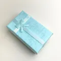 Graziosa scatola regalo con fiocco per gioielli, piccola confezione per orecchini anelli. - Blu