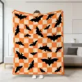 Halloween Kuscheldecke mit Fledermaus Muster und orangen Karo Design für gemütliche Sofazeit. - Stil 2 / 70x100cm