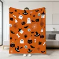Halloween Plüsch Wohndecke mit Geister und Kürbis Print für gemütliche Herbsttage. - Stil 4 / 70x100cm