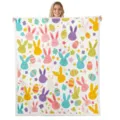 Gezellige flanellen deken met kleurrijke print van paashaasen en paaseieren voor thuis. - Stijl 5