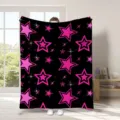 Coperta in flanella nera con vivace motivo a stelle rosa, morbido plaid da divano accogliente. - 29