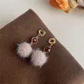 Schicke herbst winter plüsch ball ohrringe elegante gold rote kristall damen schmuck - Goldener geometrischer roter Stein Haarball Stil (3221) / Rosa