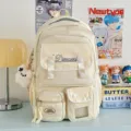 Beige College Stil Multi-Taschen Rucksack, geräumige leichte Reiseschultasche für Studenten. - Mit Anhänger / Weiß