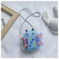 Süße Kinder Mini Umhängetasche mit holografischen Schmetterlingsflügeln und Cartoon Design. - Hellblau