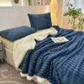 Couverture polaire côtelée bleu foncé avec doublure sherpa blanche, jeté chaud d'hiver. - 100*150cm / Grande couverture sherpa à rayures Fangshao (bleu roi)