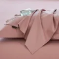 Taie d'oreiller en coton uni rose tendre, variante de literie moderne et simple pour la maison. - Pâte de Haricot au Miel