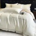 Lujoso juego de ropa de cama bordada de algodón de alta densidad en elegante crema. - Anna - blanco batido + té con leche