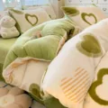 Funda nórdica de terciopelo de leche grueso invierno cálido corazones verdes suave 4pcs - Latido Verde Huixuan