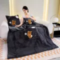 Milch Samt Kissen Decke multifunktional bestickte süße Bär Bettwäsche Set gemütlich - 40x40cm / Naughty Bear - Dunkelgrau