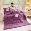 Coperta cuscino ricamata con coniglio in velluto di latte, set di trapuntino da riposo viola. - Coniglietto caldo - Viola