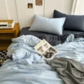 Housse de couette unie en coton lavé brossé, variante en bleu clair et gris foncé. - Parure bicolore en coton lavé - Bleu marine et gris / Draps-housses simples 150x200 cm