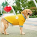 Warmer Fleece-Hundepullover in Gelb mit blauer Kante und Daisy-Stickerei für große Hunde. - 3XL / Oberteile / Orange Gänseblümchen
