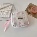 Koreanische Blumen gesteppte Make-up Tasche süße Schleife tragbare Mini Kosmetiktasche - Weiß