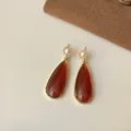 Französische Vintage braune Tropfen-Ohrringe mit kleinen Perlen-Ohrsteckern schickem Schmuck - Tränenperle / Bernstein Schönheit (1104)