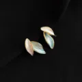 Elegante Blatt-Ohrclips mit 18K Goldauflage und Emaille-Design, perfekt für ungepiercte Ohren. - Doppelschicht-Ohrclips - Zweifarbige Blätter