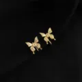 Goldene Schmetterling Ohrclips mit weißem Perlmutt und Kristall, elegante Ohrringe für Damen. - Bemalter Emaille-Schmetterling (W867)