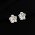 Silber- und goldfarbene Blumen-Ohrclips, schickes Metall-Blumen-Ohrschmuck ohne Ohrloch. - Zweifarbige Blume