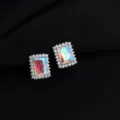 Atemberaubende rechteckige schimmernde Clip-Ohrringe mit strahlendem Zirkonia-Rahmen. - Schillerndes kleines Quadrat