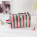 Waterdichte PVC gestreepte cosmetische tas met rits, stijlvolle reis toiletorganizer. - Groene en roze strepen