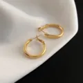 Minimalistische goldene Creolen mit glänzender Oberfläche, schicker französischer Ohrschmuck. - Glänzender Stil (3216) / Glänzendes Gold