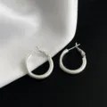 Elegante silberne matte Creolen für Damen, minimalistischer französischer Schmuck Design. - Matt Stil (3215) / Mattes Silber