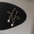 Französische elegante unregelmäßige Metall Süßwasserperle Ohrringe, handgefertigter Retro Silberstift. - Streamline Strass Perle Stil (1086)