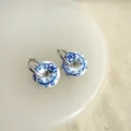 Handgefertigte blau-weiße Porzellan Donut Creolen, eleganter chinesischer Keramik Schmuck. - Blau-Weiß-Scheibe (4177)