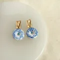 Handgemachte blau-weiße Porzellan Ohrringe mit goldenem strukturierten Top im chinesischen Stil. - Handgemalte Porzellankeramik (4199)