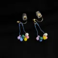 Affascinanti orecchini clip con design a spilla blu e ciondoli a sfera multicolore eleganti. - Stile Campanello Colorato
