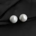 Elegante matte silberne Kugelohrhuenge, minimalistisches Design fuer Alltag und Party. - Gebürsteter Kugelohrclip / 14mm / Silber