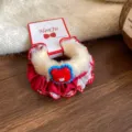 Coletero de pelo de felpa suave con tela de cuadros rojos y bonito diseño de oso. - Oso Rojo / Set de tres piezas / Rojo